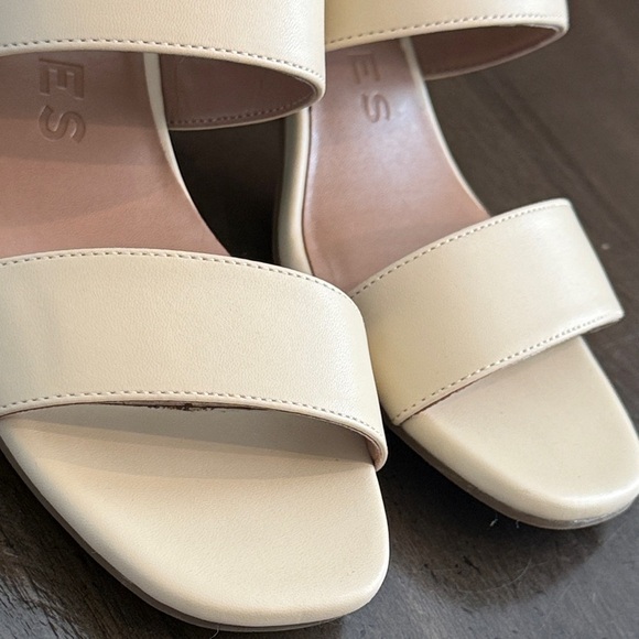 AEROSOLES 8.5 Emmex Cream Block Heel Sandals - Picture 7 of 13